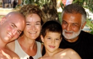 Kenan Işık'ın eşi haberleri yalanladı