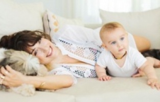 Oğlunun dövmesini yaptırdı!