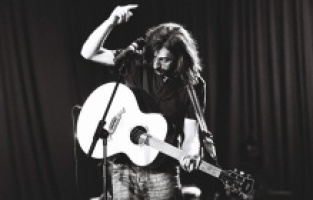 'Şair Ceketli Çocuk' Kazım Koyuncu 49 yaşında