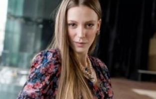 Serenay Sarıkaya o haberi affetmedi