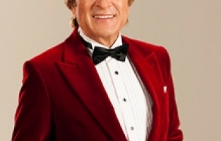 Erol Evgin ve sokak müzisyenleri aynı sahnede