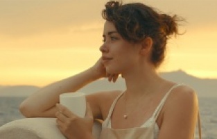 Parıldayan İncinin Tuhaf Hikayesi yayında