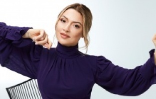 Hadise "Sen gerçek sensen güzelsin" diyor