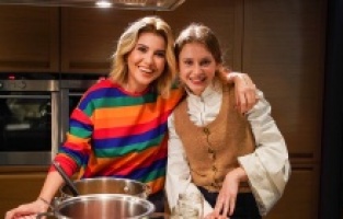 Menajerimi Ara'ya konuk oluyor