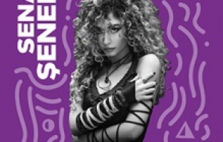 Sena Şener “World Akustik” sahnesinde