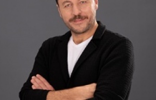 Yetkin Dikinciler 1984’ü seslendirdi