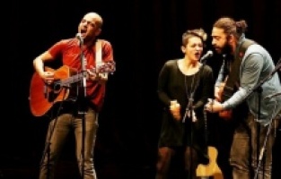 Büyük Ev Ablukada “World Akustik” sahnesine konuk oluyor