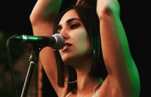 Sedef Sebüktekin “World Akustik” sahnesinde