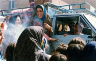 İranlı yönetmen Bani-Etemad filmi “Mavi Yaşmaklı” TRT 2’de