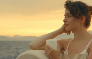 Parıldayan İncinin Tuhaf Hikayesi reklam filmi oldu