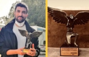 Engin Akyürek'e anlamlı hediye