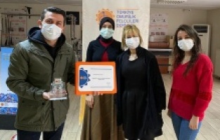 Kanal D muhabirinden "Kes Tıraşı Al Sandalyeyi" projesi