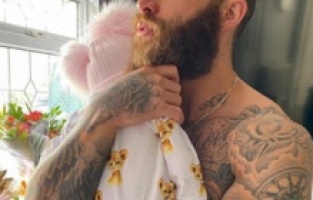 Ünlü yıldız Ashley Cain'in 8 aylık bebeği hayatını kaybetti