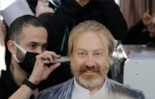 Yıldıray Şahinler "Akıncı" için saçlarını feda etti