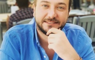 Onur Büyüktopçu kitap yazdı