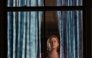 "Penceredeki Kadın" şimdi Netflix’te!