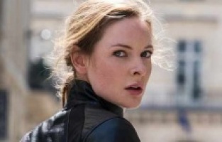 Rebecca Ferguson, distopik dizi "Wool" kadrosunda