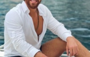 Can Yaman ateş ediyor!