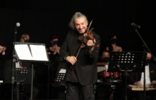 Ömer Öcal Mozaik Sanat Topluluğu’ndan anlamlı konser