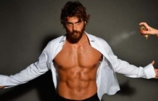 Can Yaman çocukları yine unutmadı!