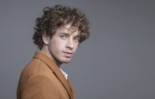 Cem Yiğit Üzümoğlu, Atina’da sahneye çıktı