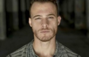 Kerem Bursin: "Sarhoşken soyunuyorum"