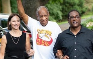 Tecavüzle suçlanan Bill Cosby serbest kaldı