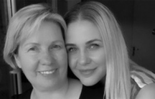 Oyuncu Emine Ün'ün annesi hayatını kaybetti