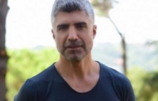 Özcan Deniz yönetmen koltuğunda