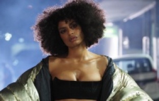 Su Sonia yeni şarkısını paylaştı: Paraşüt