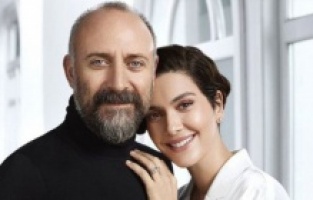 Ünlü çiftten bebek anlaşması!