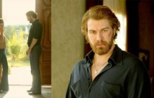 Fikret duygularından kaçamıyor