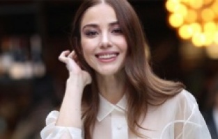 Özge Gürel ekrana dönüyor!