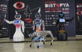 Distopya Film Festivali’nin açılışını robotlar yaptı