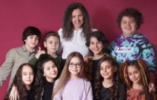 "Şöhretler Okulu Yarışıyor" oyuncularından kutlama