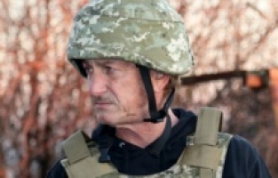 Ünlü oyuncu Sean Penn savaşın ortasına gitti