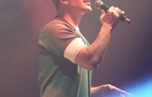 Oğuzhan Koç akustik konseri İzmir'i büyüledi