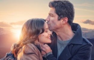 Özcan Deniz ve Fahriye Evcen’den romantik bir film