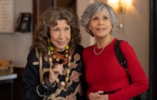 Grace and Frankie'in final bölümlerinden tanıtım geldi