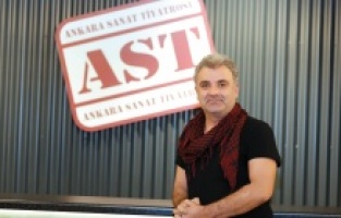 Mahir İpek: "Televizyonu ve tiyatro sahnesini ayırmıyorum”