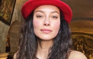 Müjde Uzman hangi ünlünün hayranı?