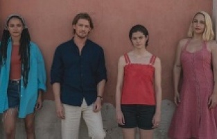 "Conversations With Friends" şimdi BluTV