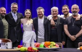 “Erşan Kuneri” oyuncuları aynı masada!