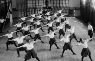 “Uygun Adım Marş!” sergisi çevrim içi erişime açıldı