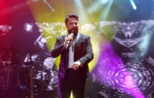 Tarkan ünlü isimlere unutulmaz bir gece yaşattı!