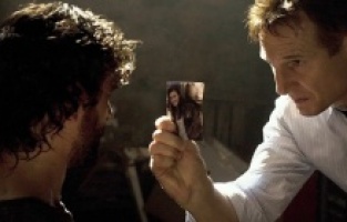 Emekli bir CIA ajanı kızını kurtarabilecek mi?