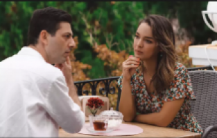 "Mutlu Aile Tablosu" kahkahaya davet ediyor