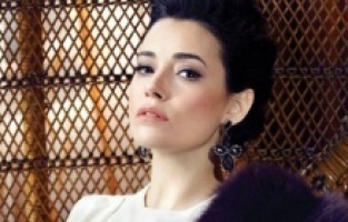 Özgü Namal gazetecilere sert çıktı!