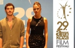 Burak Deniz ve Serenay Sarıkaya Altın Koza'da!