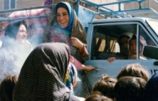 İranlı yönetmen Bani-Etemad filmi “Mavi Yaşmaklı” TRT 2’de